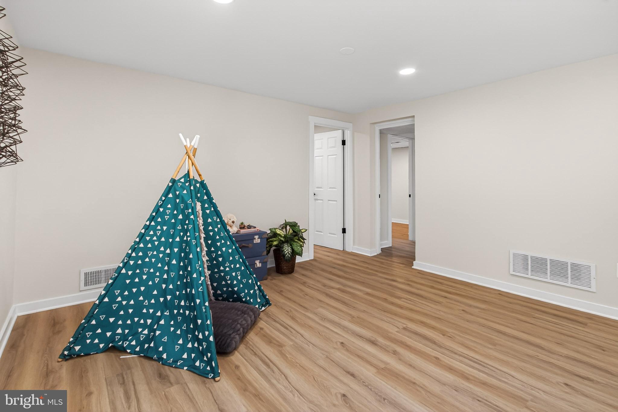 SLEEPY HOLLOW WOODS - Residential