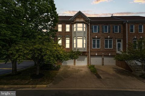 Photo of 9576 Lagersfield Circle, VIENNA, VA 22181 (MLS # VAFX2306912)