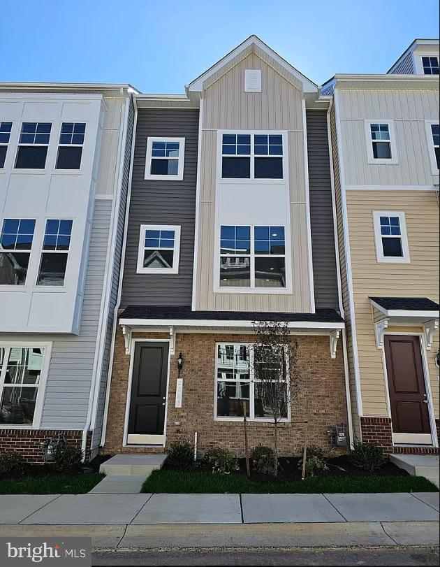 TOWNS AT MARKET COMMONS - Residential Lease