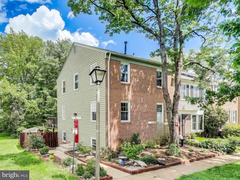 5518 Kendrick Lane, Burke, VA MLS: VAFX2233486