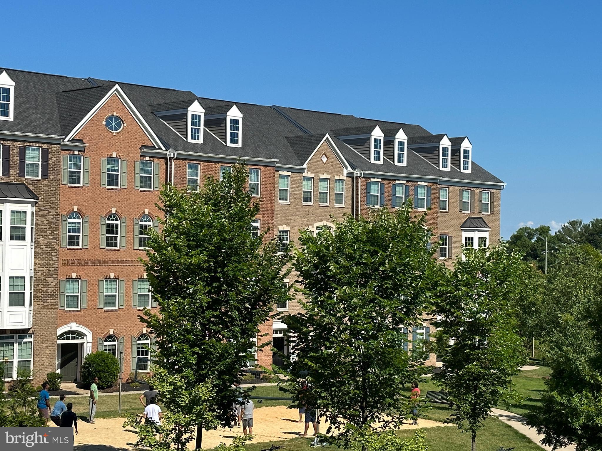 DISCOVERY SQUARE - Residential