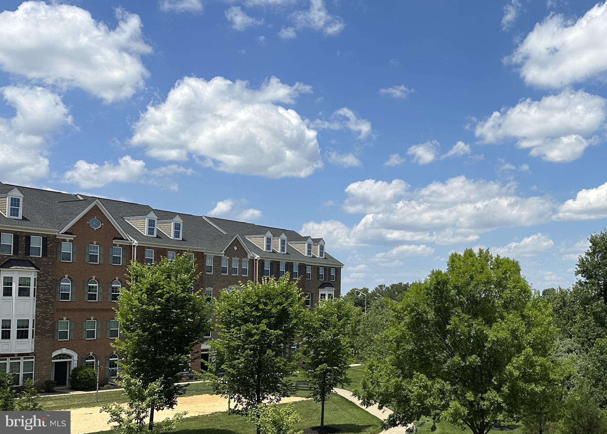 DISCOVERY SQUARE - Residential