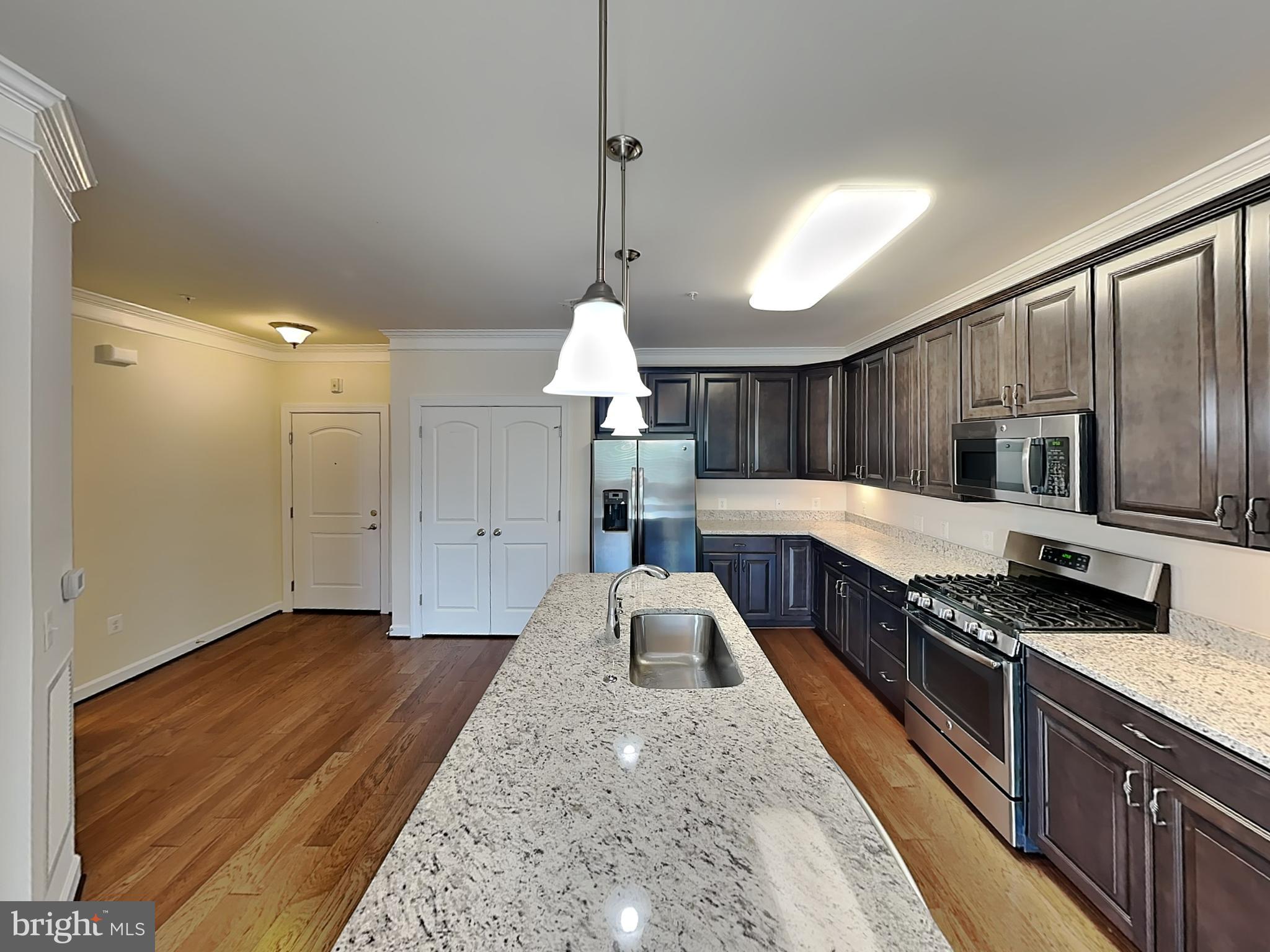 DISCOVERY SQUARE - Residential