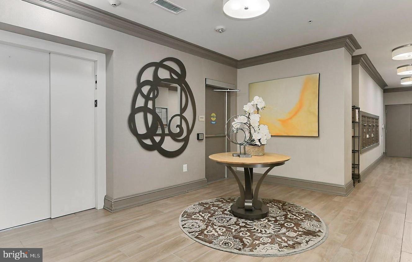 DISCOVERY SQUARE - Residential