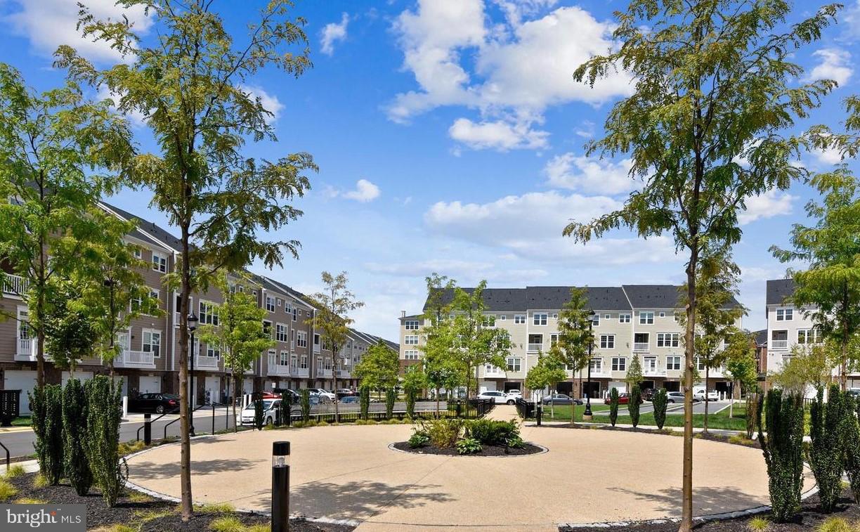 DISCOVERY SQUARE - Residential