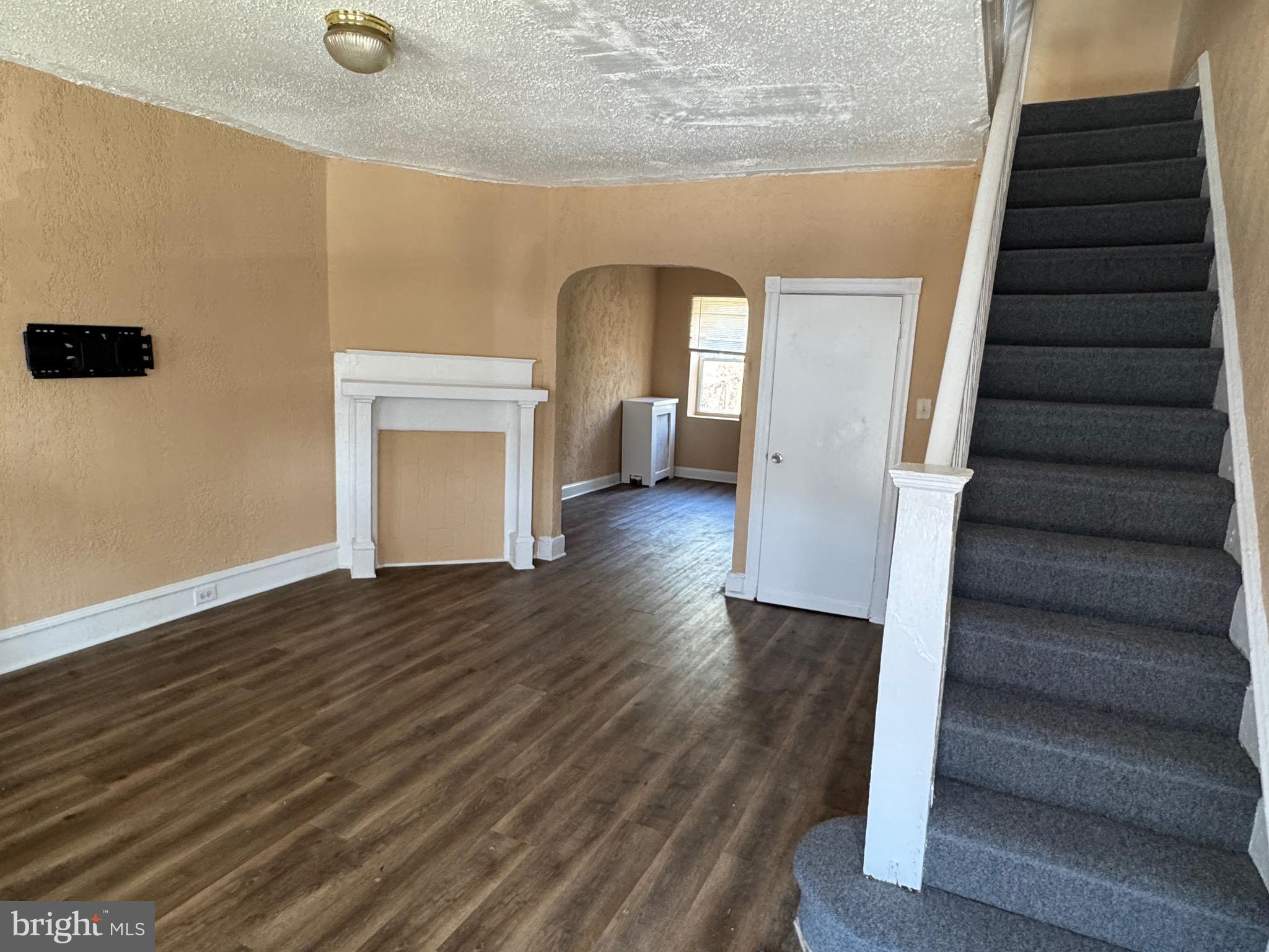 1623 W MENTOR STREET