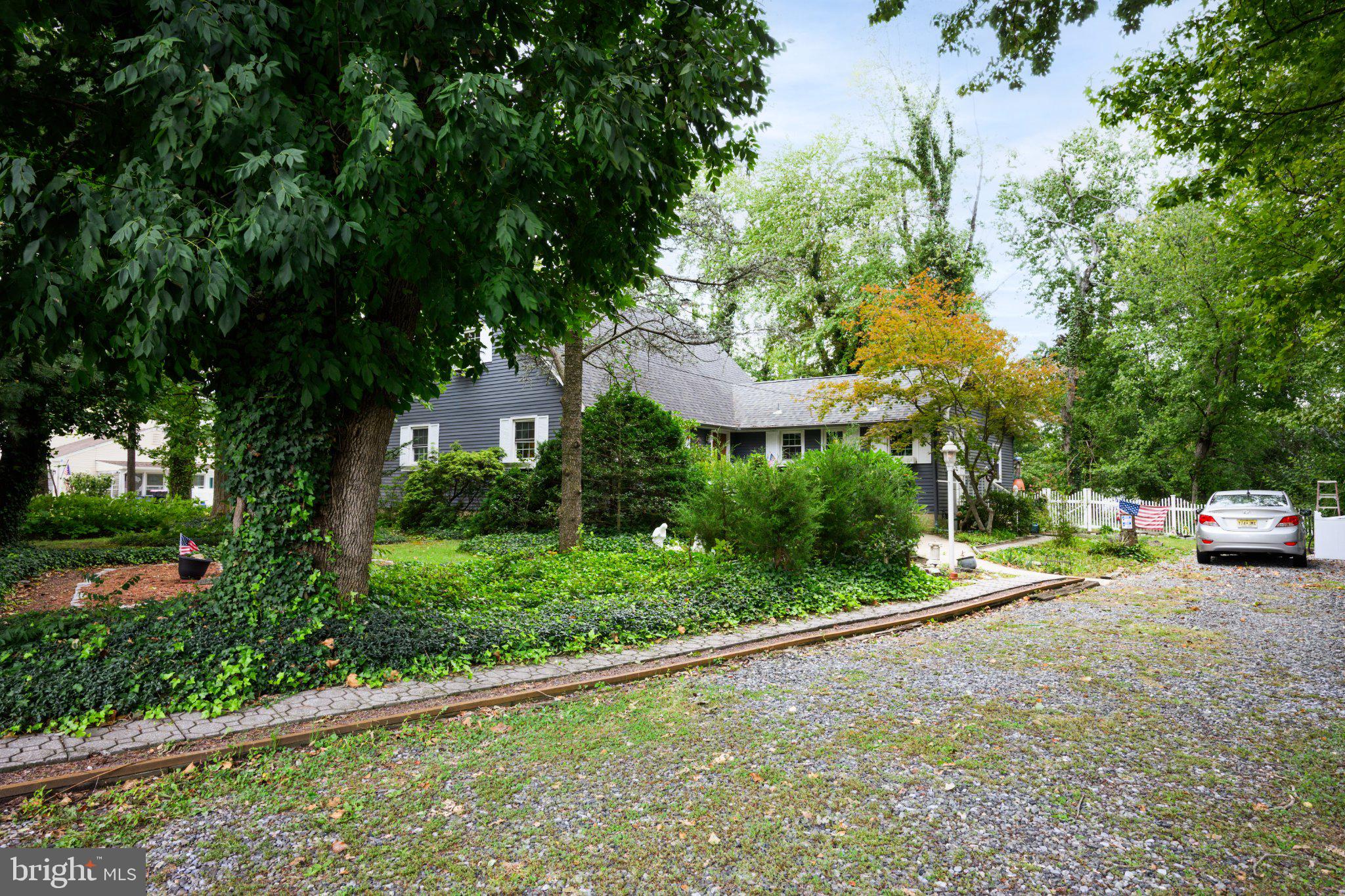 8 MCKINLEY AVENUE