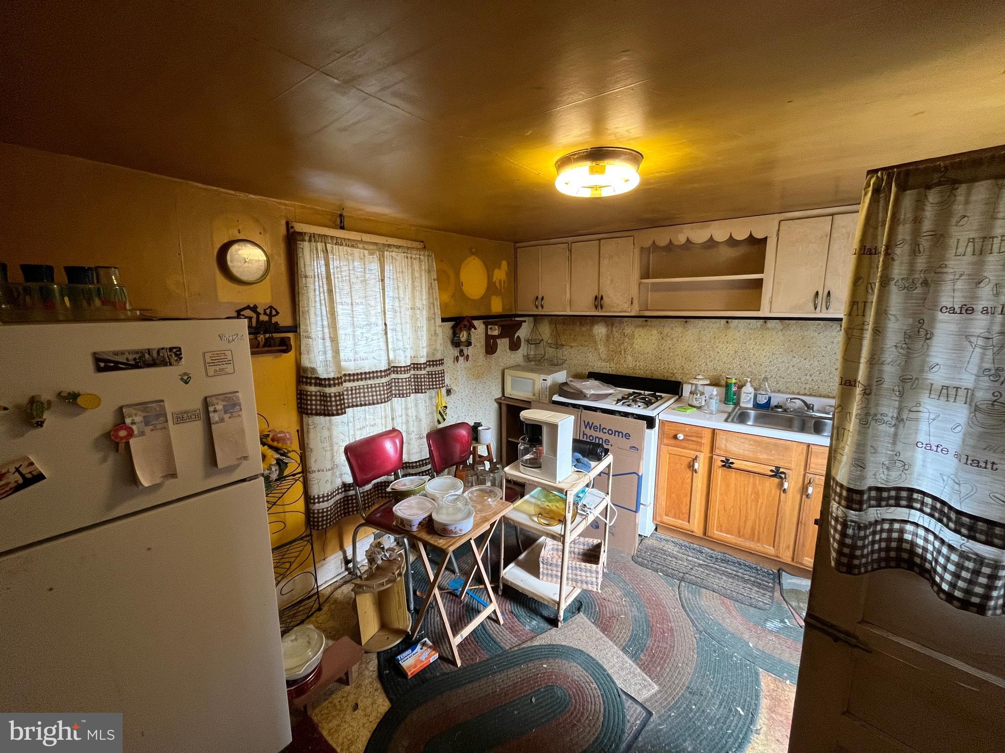 3725 GEORGES LANE