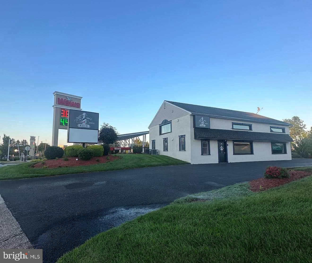 909 BUSTLETON PIKE