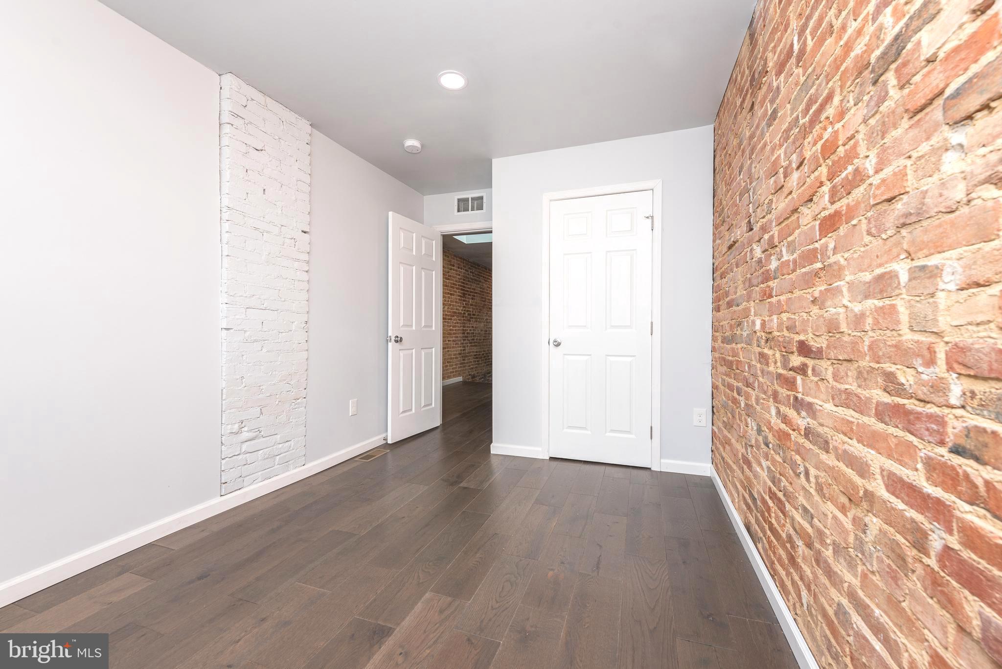 HOLLINS MARKET - Residential