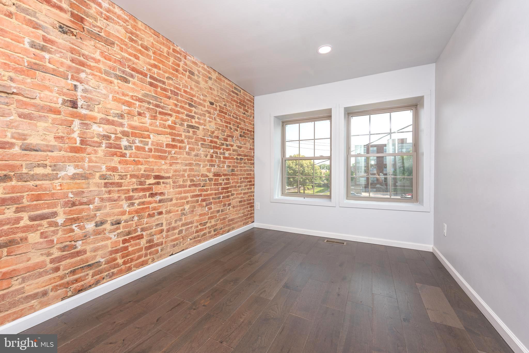 HOLLINS MARKET - Residential