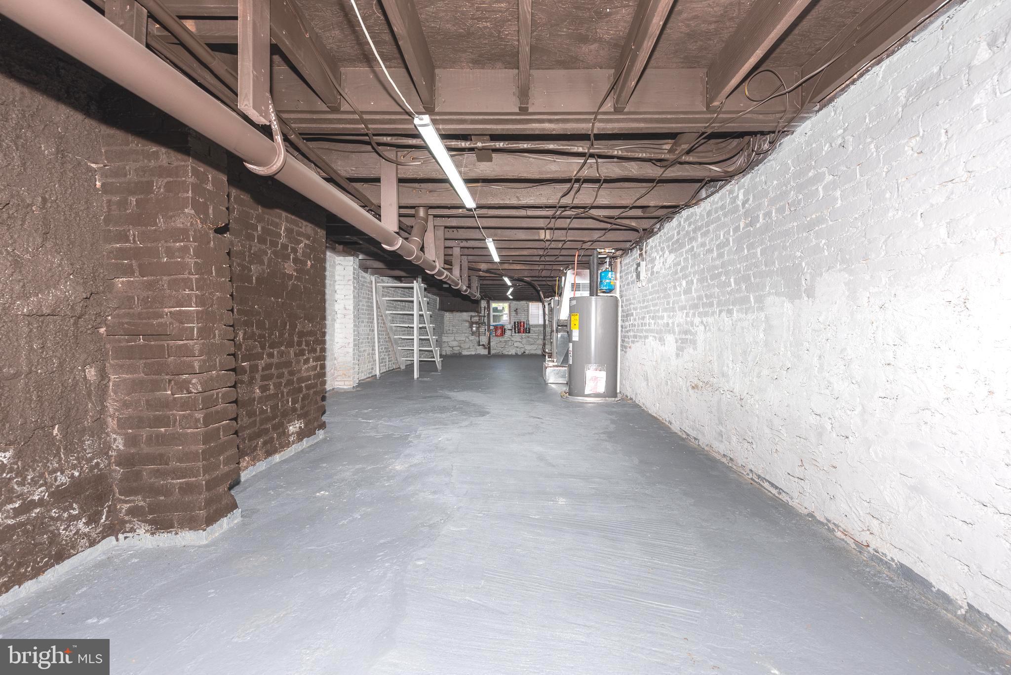 HOLLINS MARKET - Residential