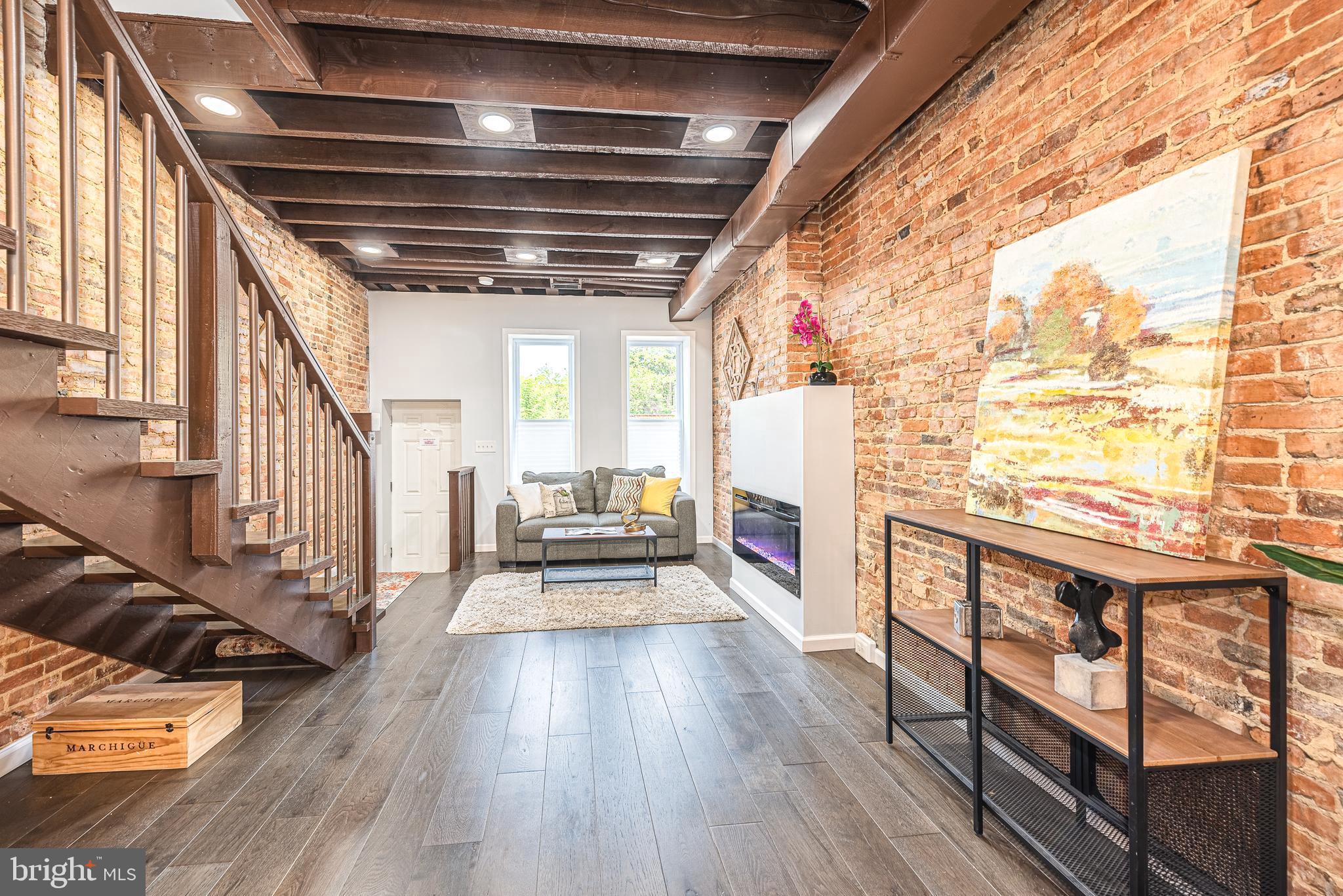 HOLLINS MARKET - Residential