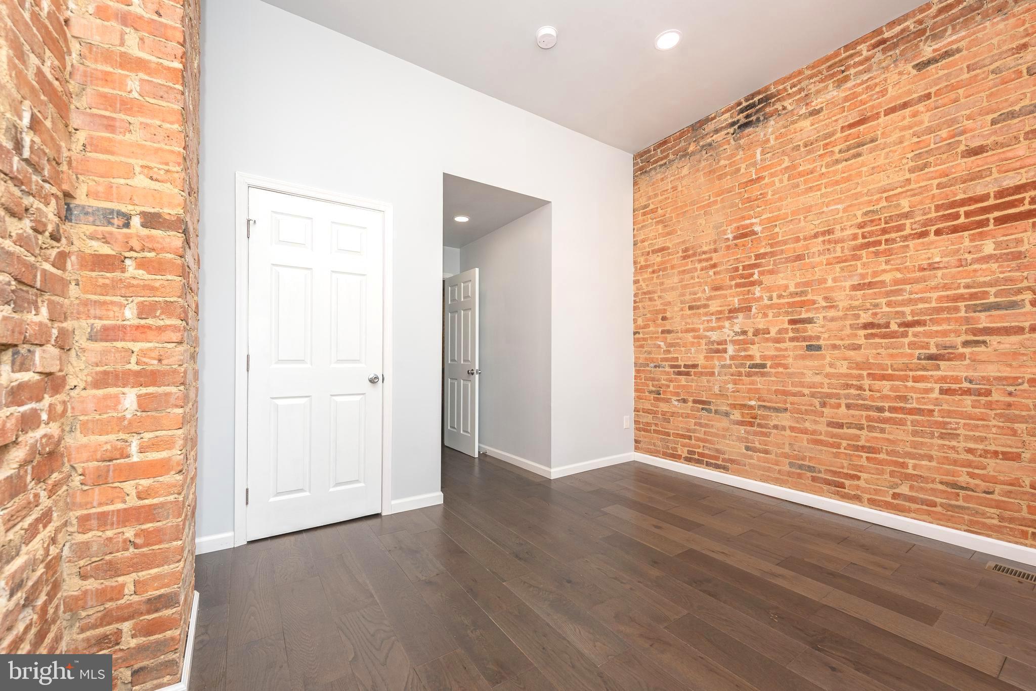 HOLLINS MARKET - Residential