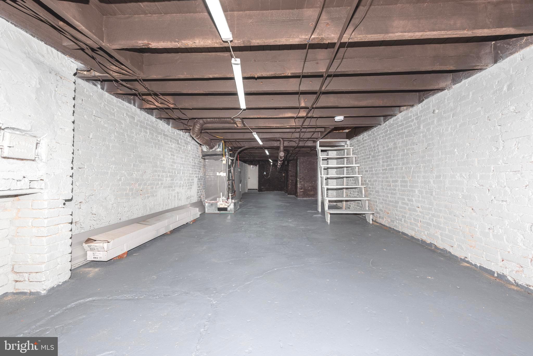 HOLLINS MARKET - Residential