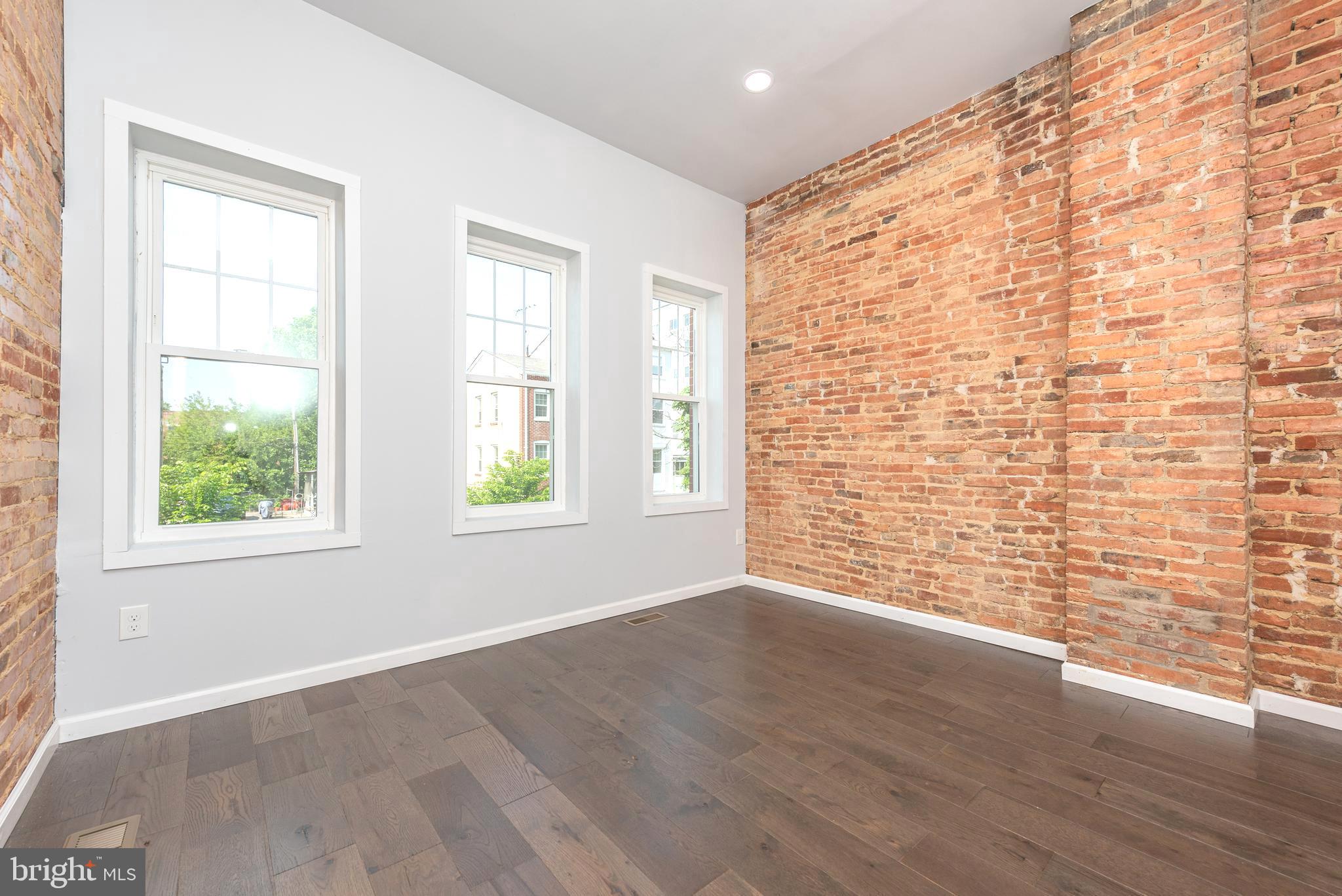 HOLLINS MARKET - Residential