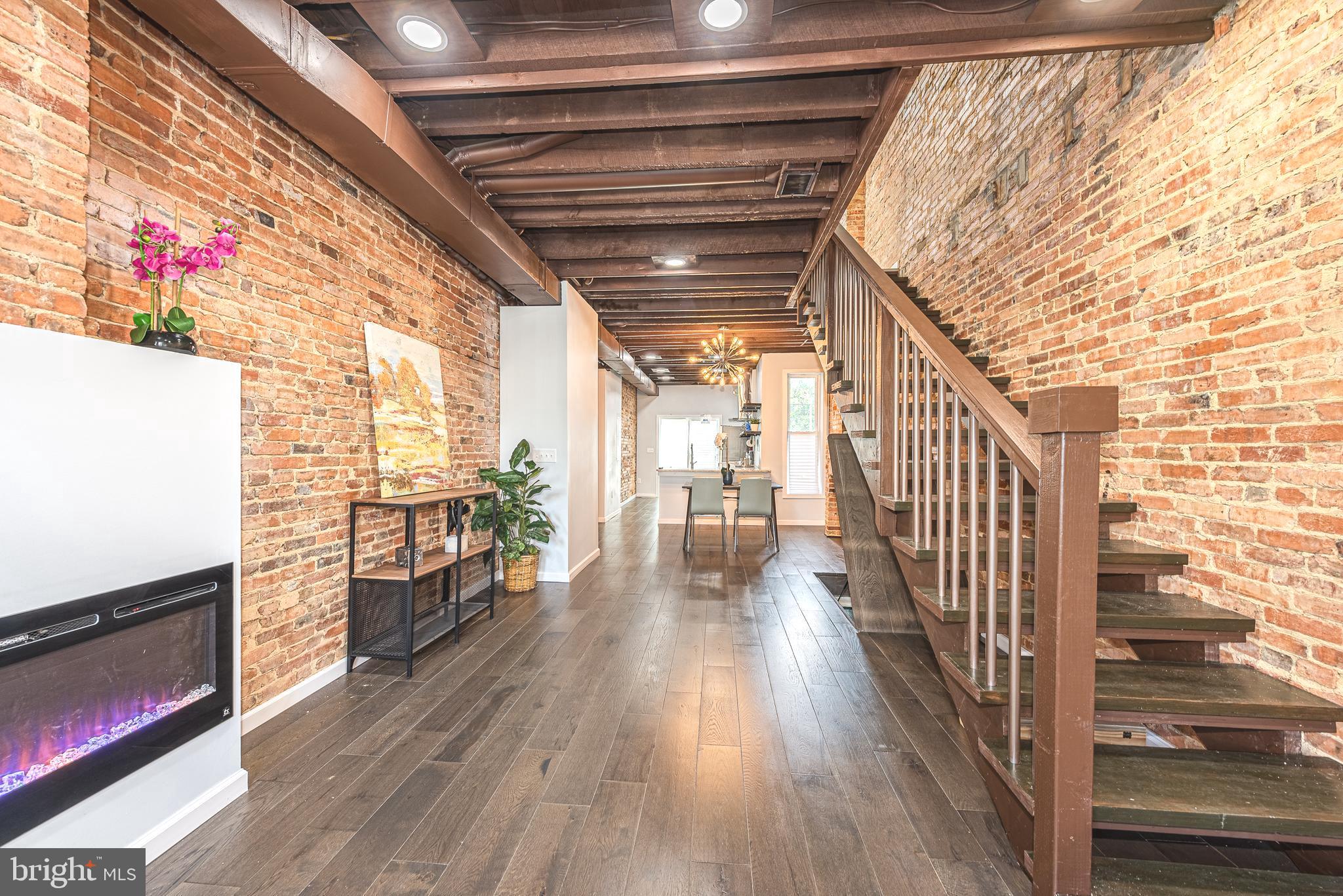 HOLLINS MARKET - Residential