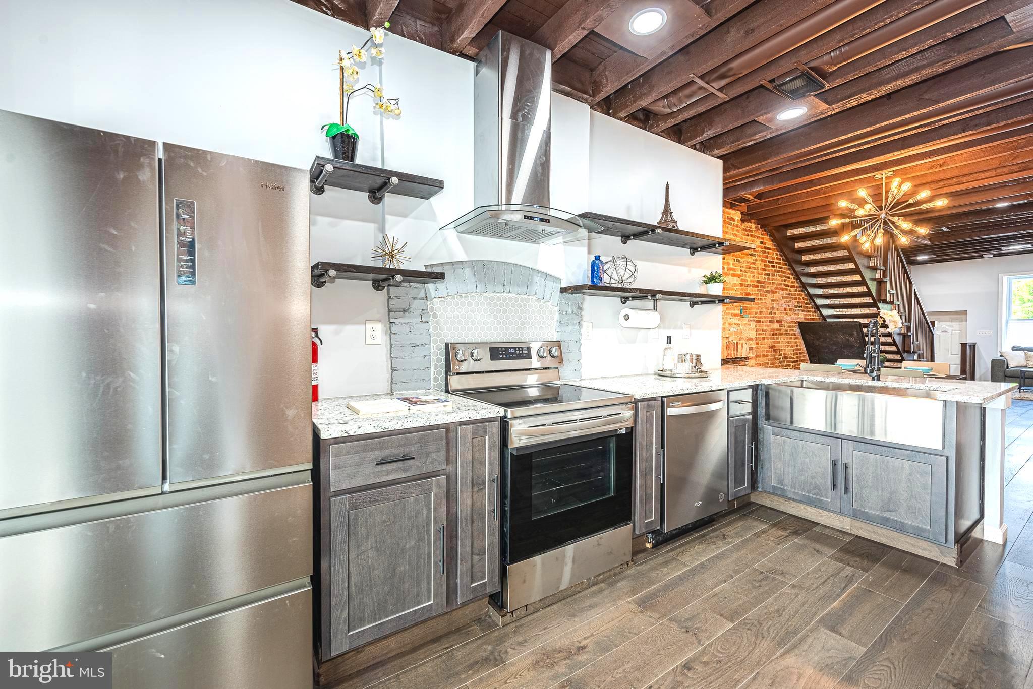 HOLLINS MARKET - Residential