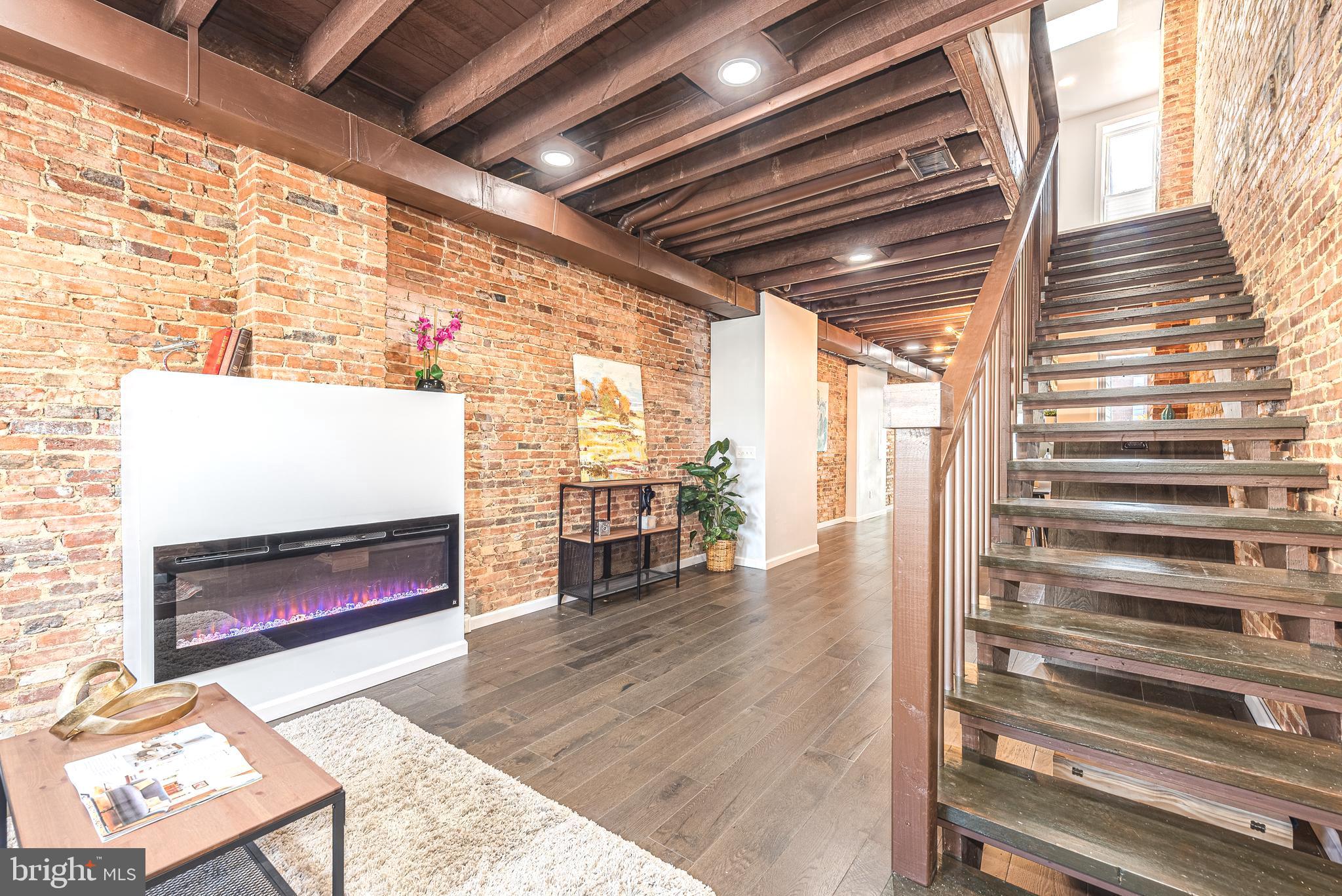 HOLLINS MARKET - Residential