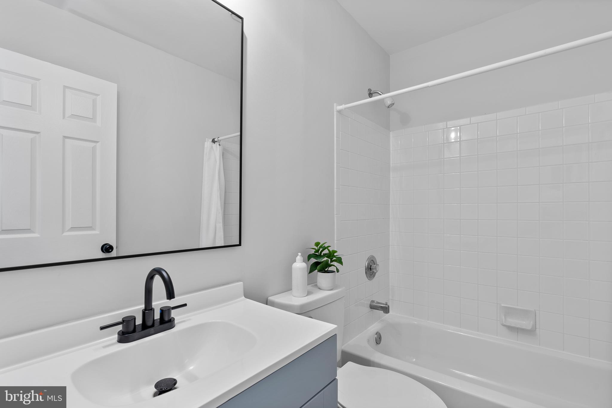 CHASE MANOR - Residential