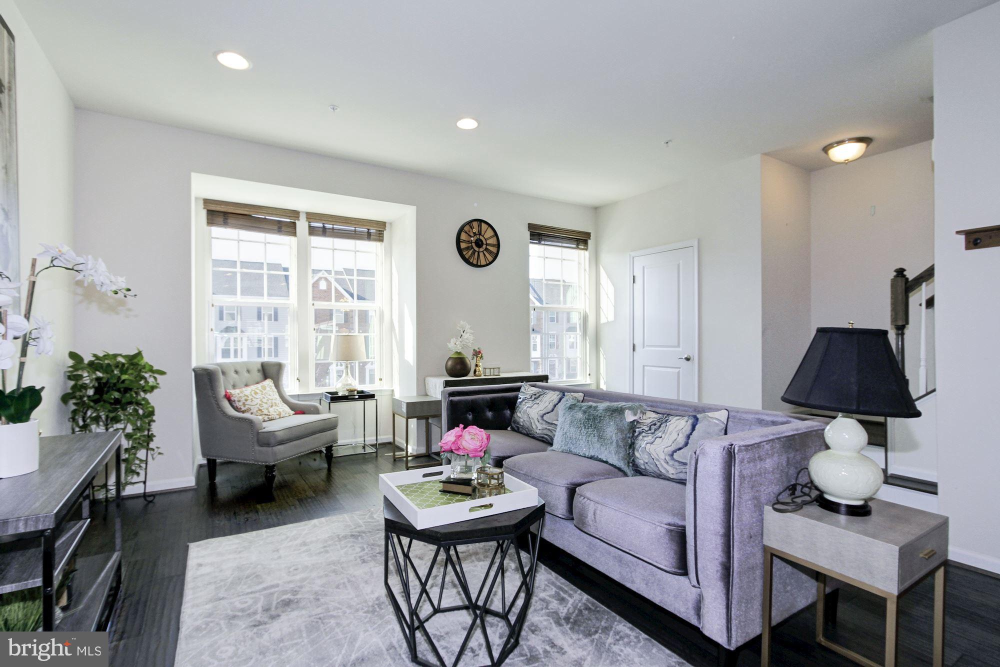 VILLAGE WEST - Residential