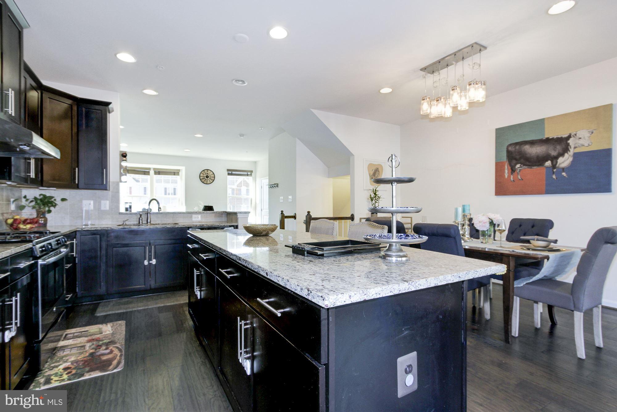 VILLAGE WEST - Residential