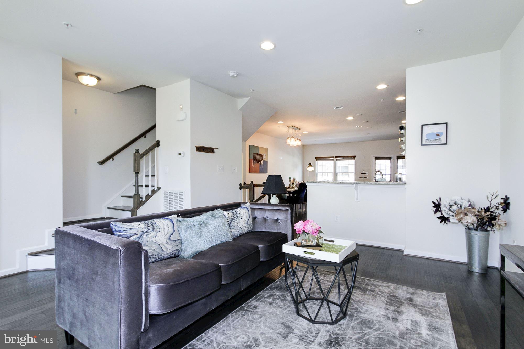 VILLAGE WEST - Residential