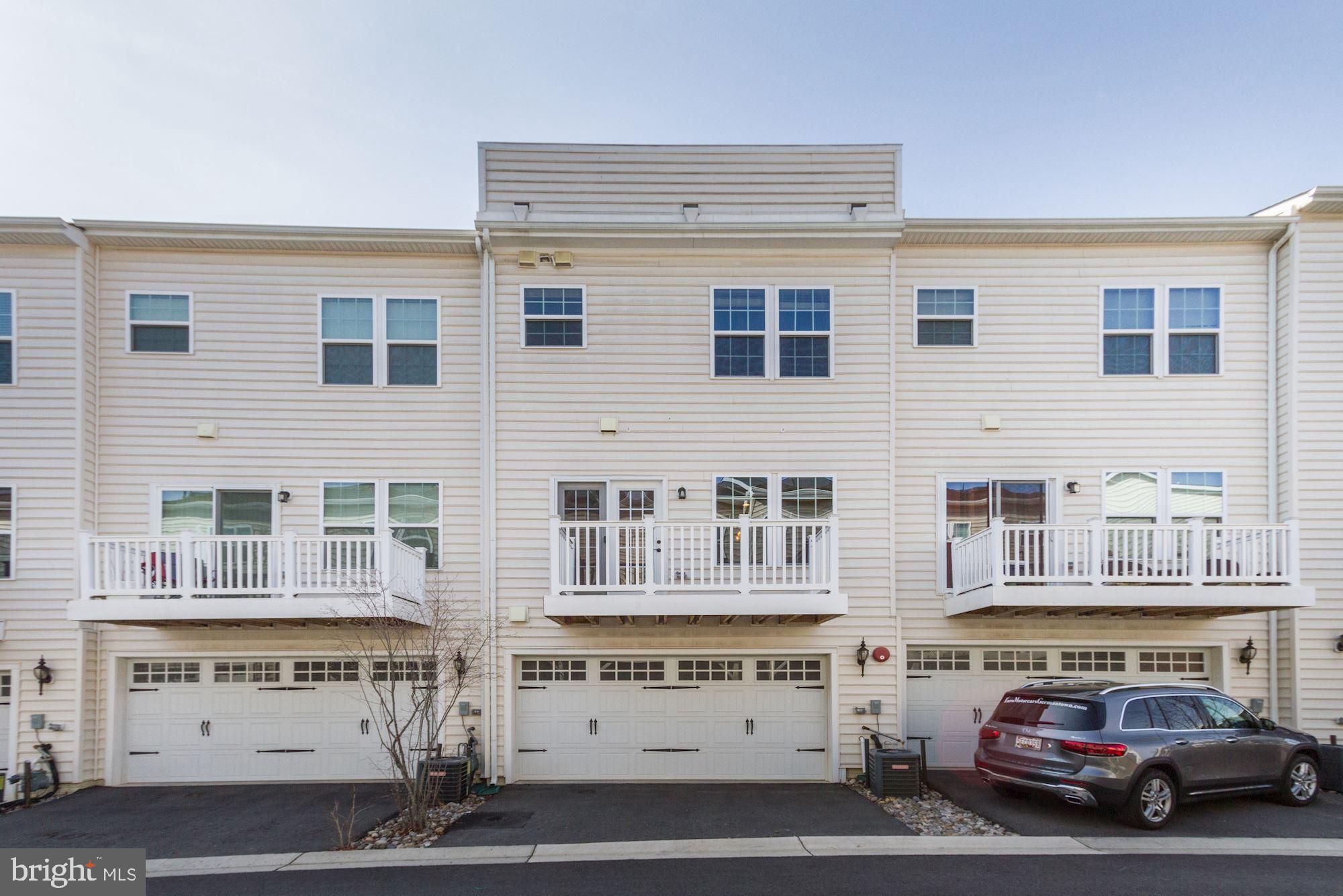 VILLAGE WEST - Residential