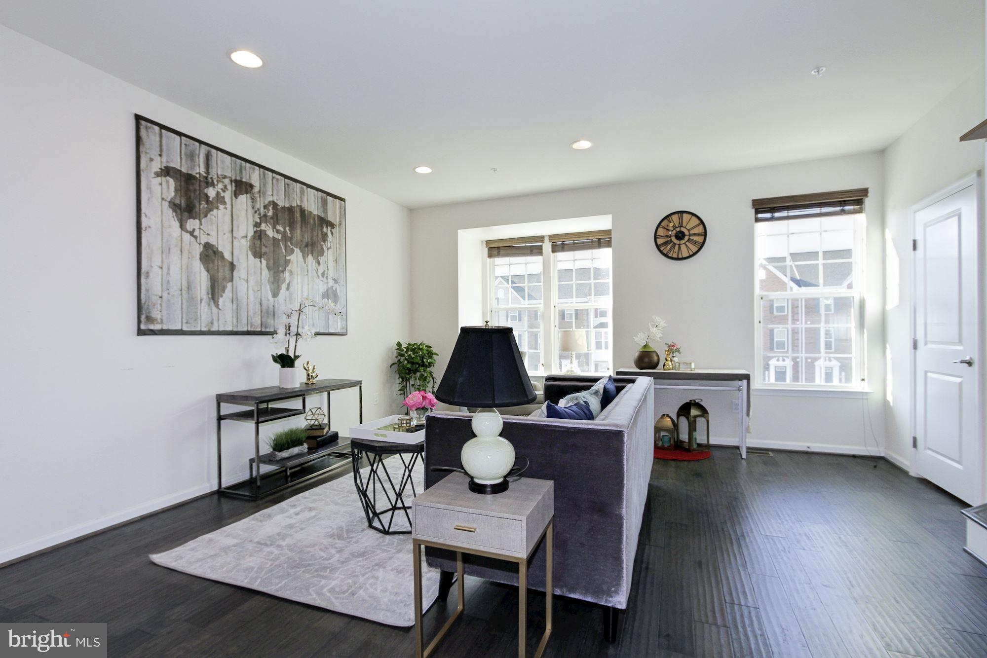 VILLAGE WEST - Residential