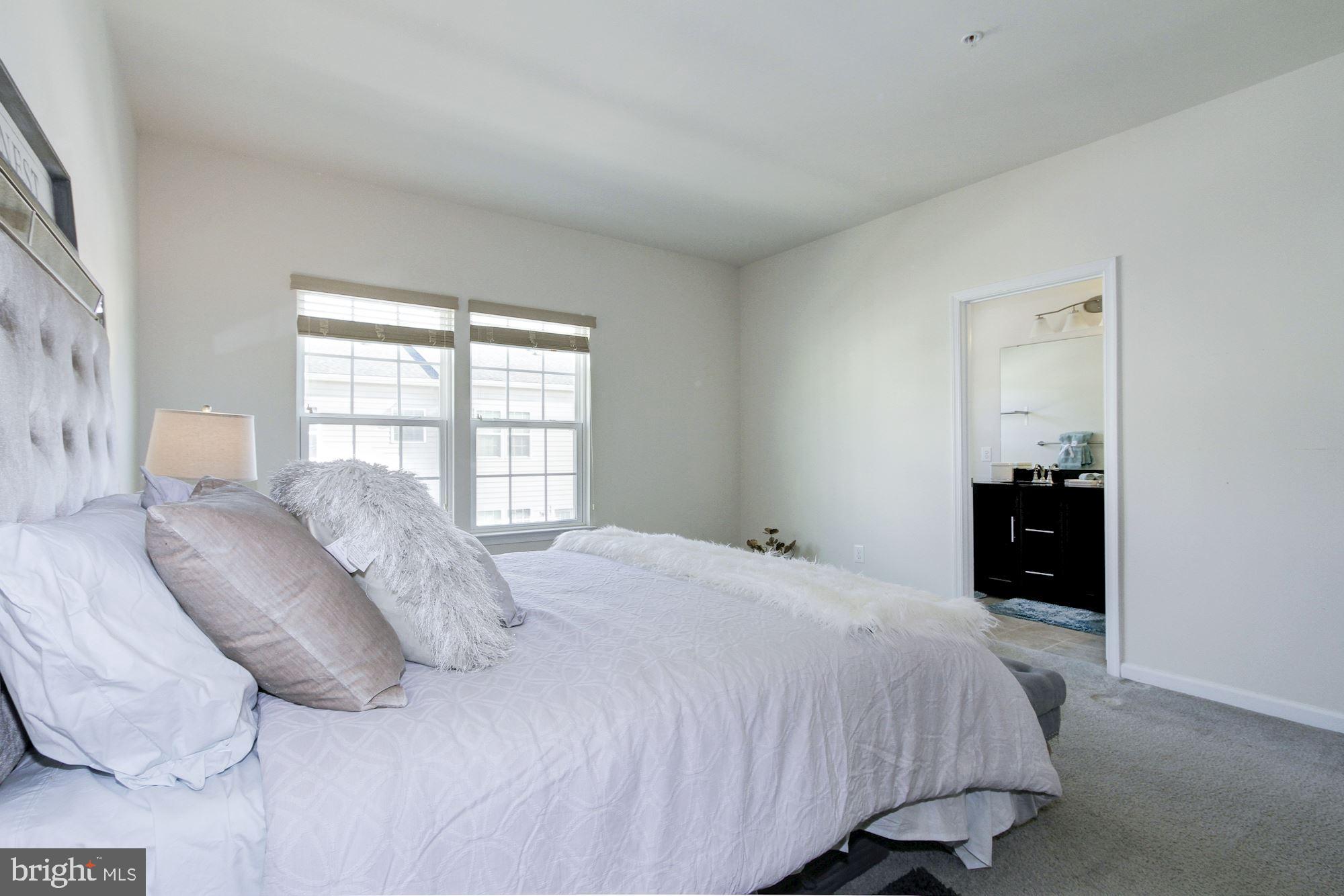 VILLAGE WEST - Residential