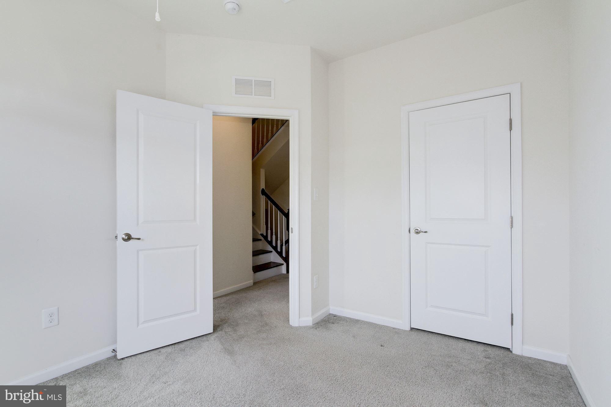 VILLAGE WEST - Residential