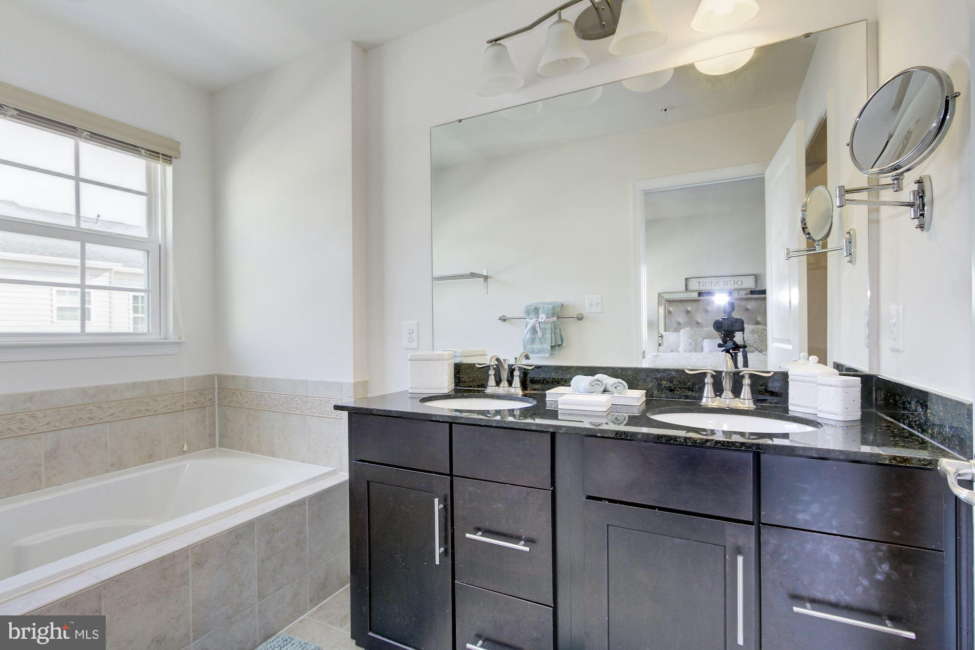 VILLAGE WEST - Residential