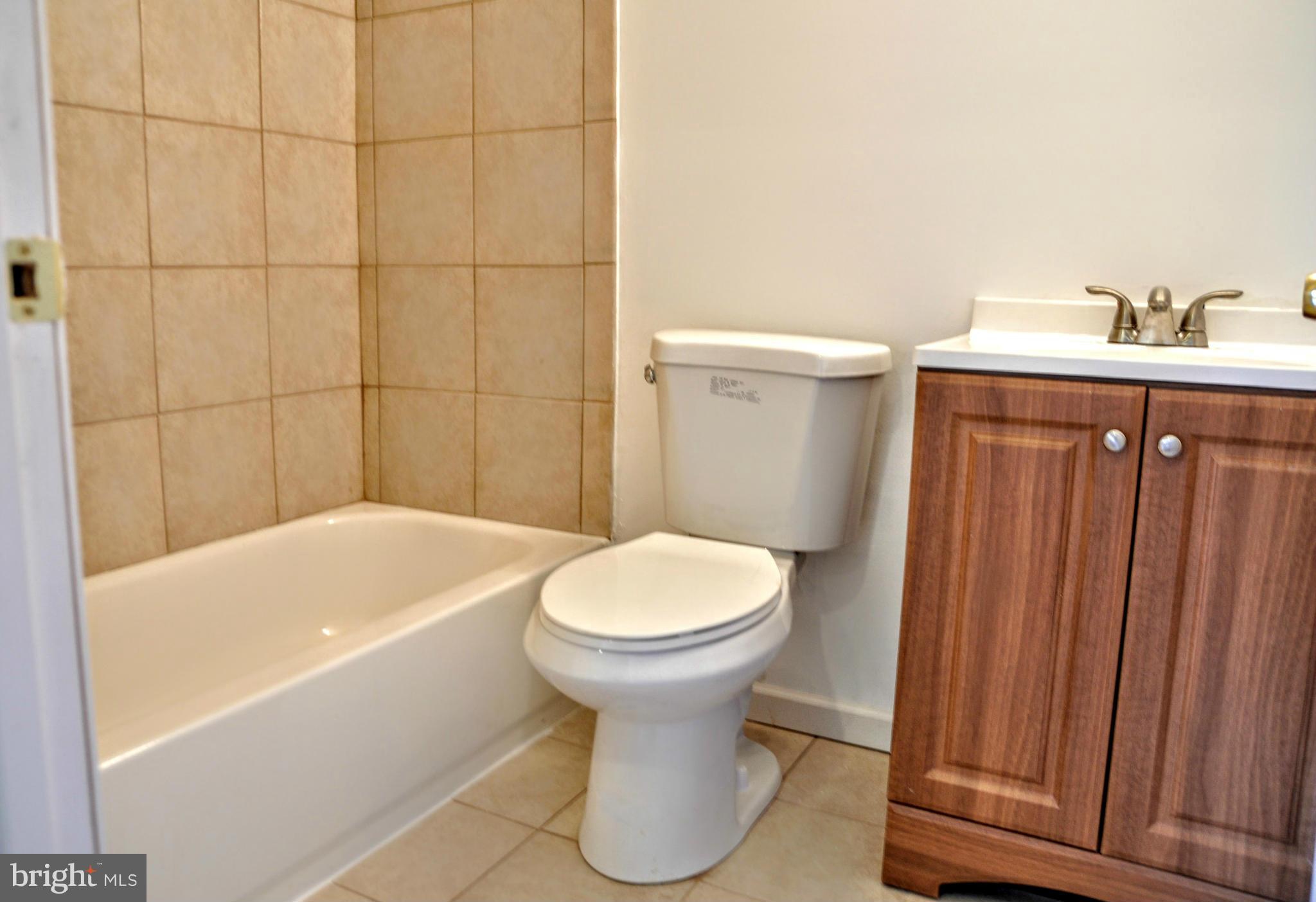 RIDGES AT ASHBURN - Residential Lease