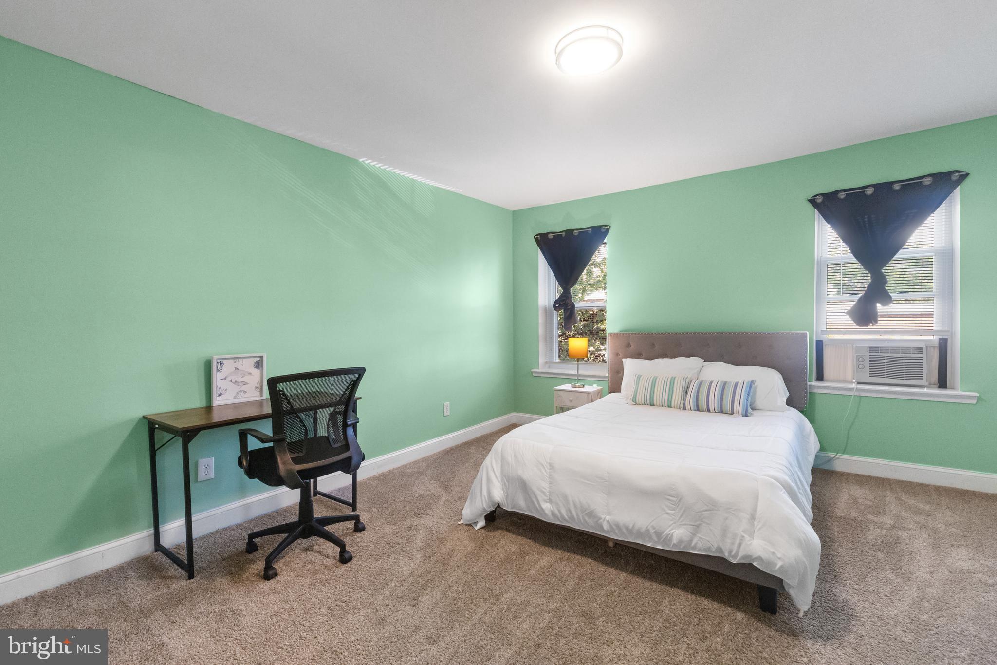 WASHINGTON HILL - Residential