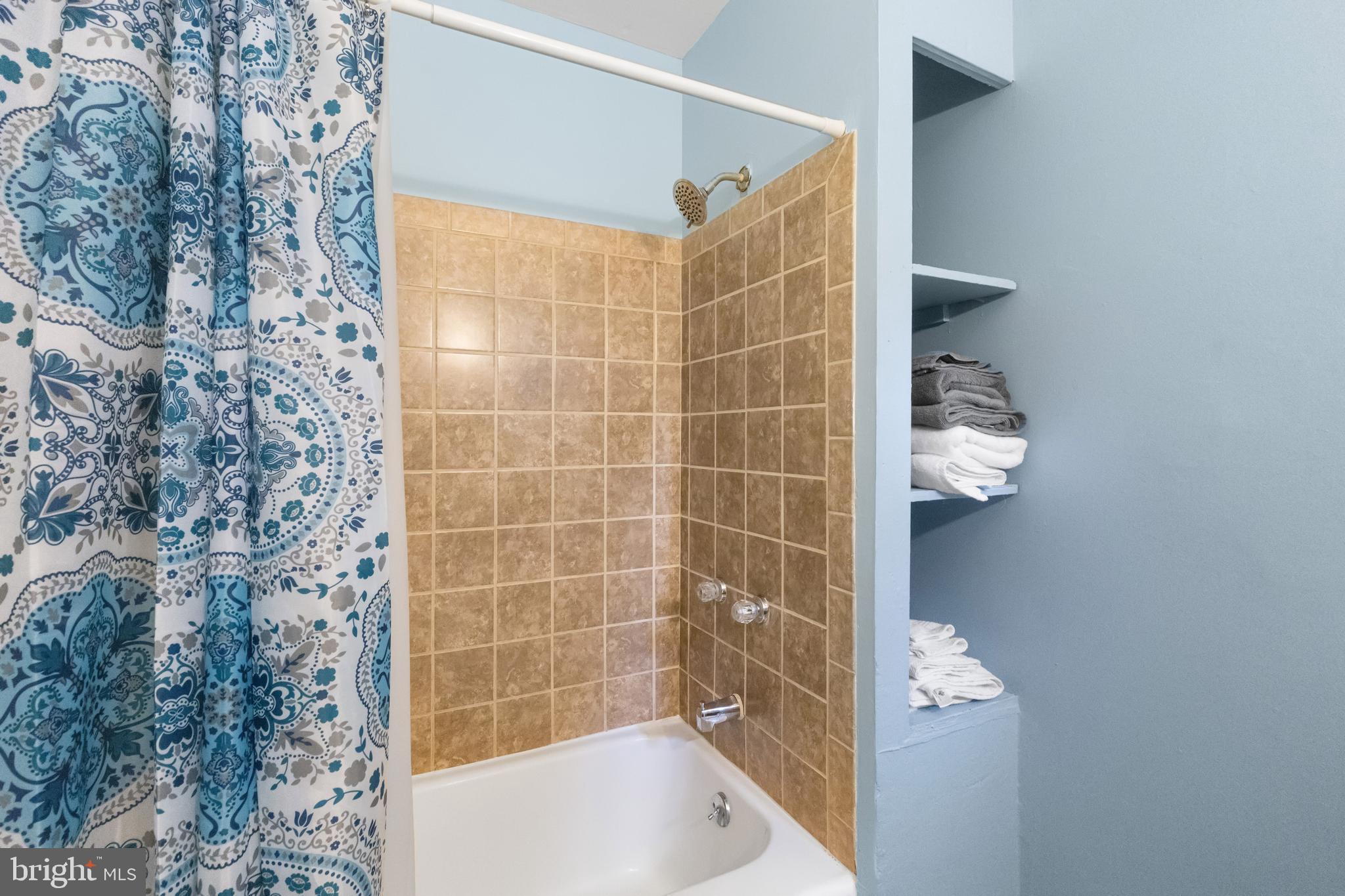 WASHINGTON HILL - Residential