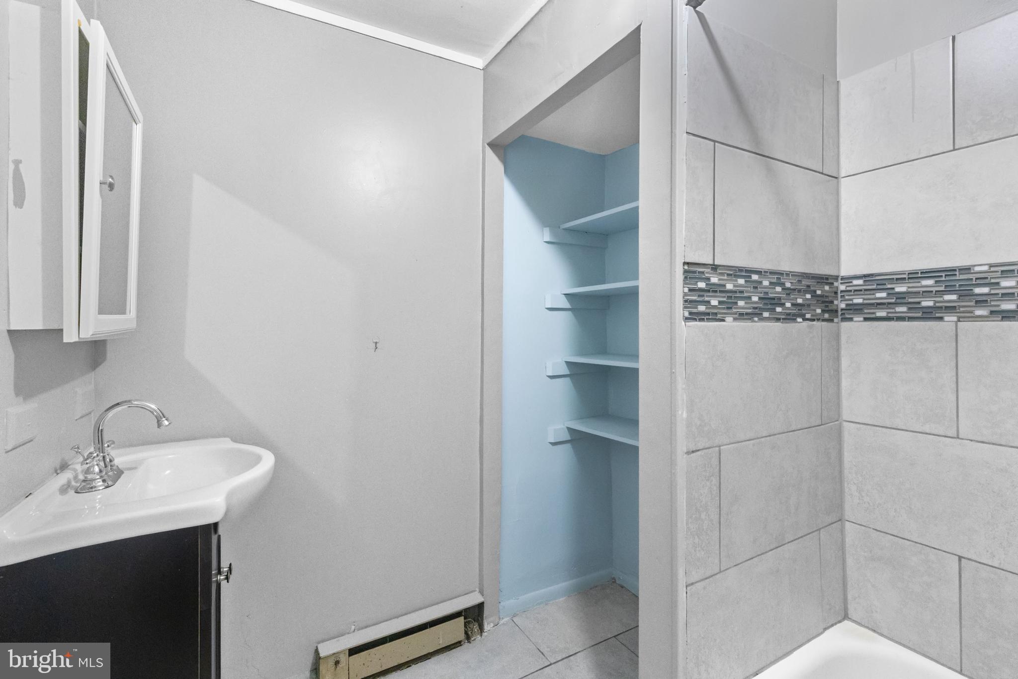 WASHINGTON HILL - Residential