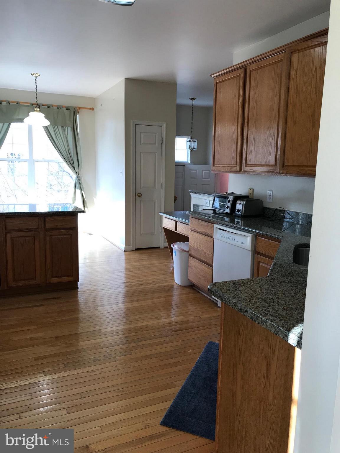 FAIRFAX METRO SQUARE - Residential Lease