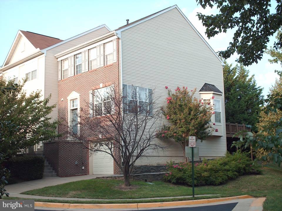 FAIRFAX METRO SQUARE - Residential Lease