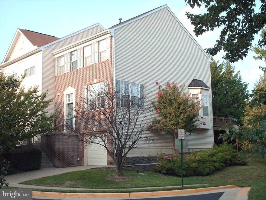 Open House 1/27 from 1-3pm** LOCATION LOCATION* LESS THAN 3min WALK TO VIENNA METRO!* 3BR, 3.5BA, 3 finished levels, End-Unit TH! Bright and open kitchen with sunny breakfast area.  Walk-out to spacious deck from family room, vaulted ceilings in master bedroom with walk-in closet, full bath in basement, and more!  Very commuter friendly! *No smoking and no pets*$50 application fee (non-refundable) per adult applicant, 3 consecutive paystubs, W2's, copy of identification, and references required with all applications.