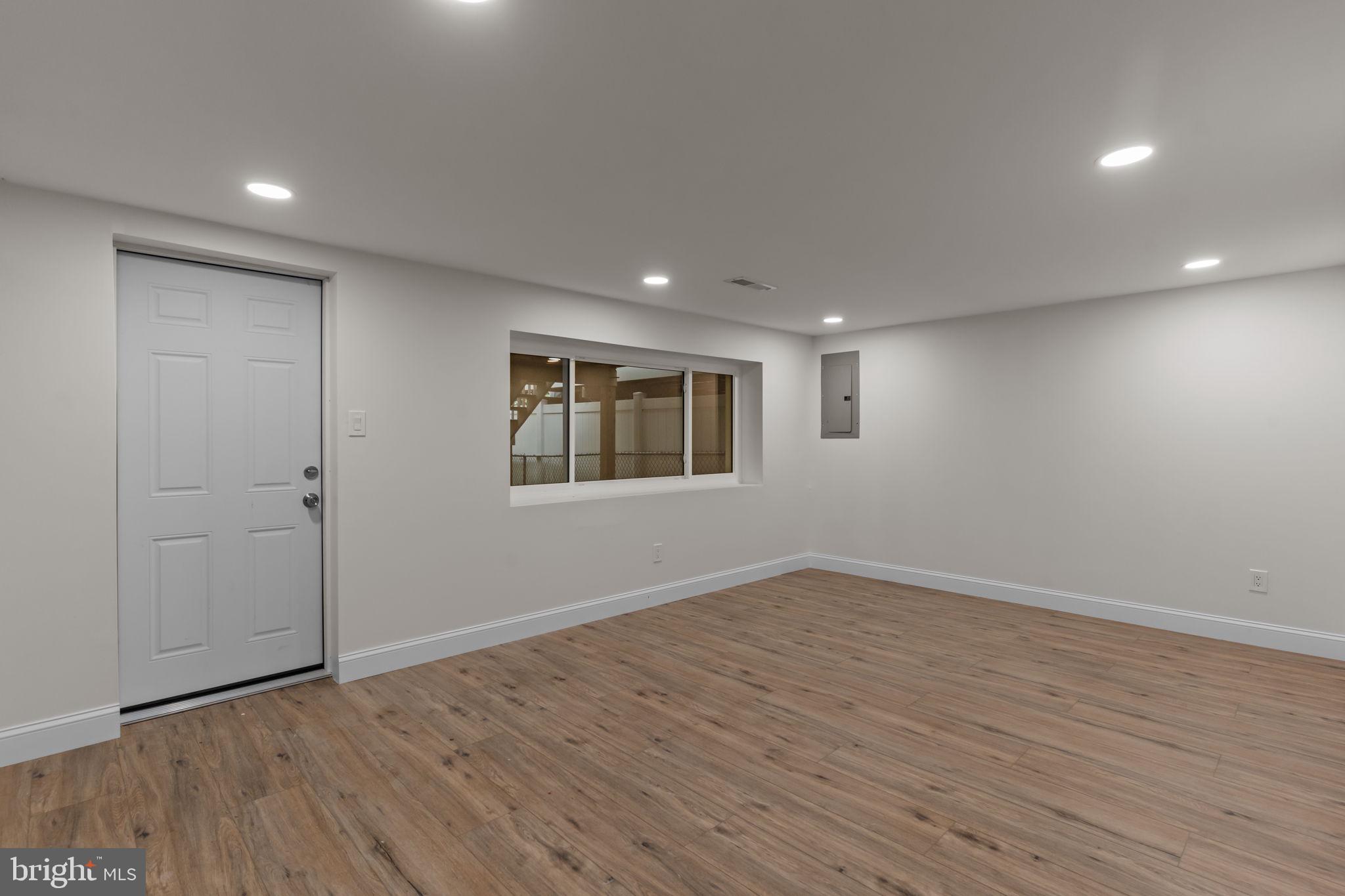 PARKWOOD - Residential Lease