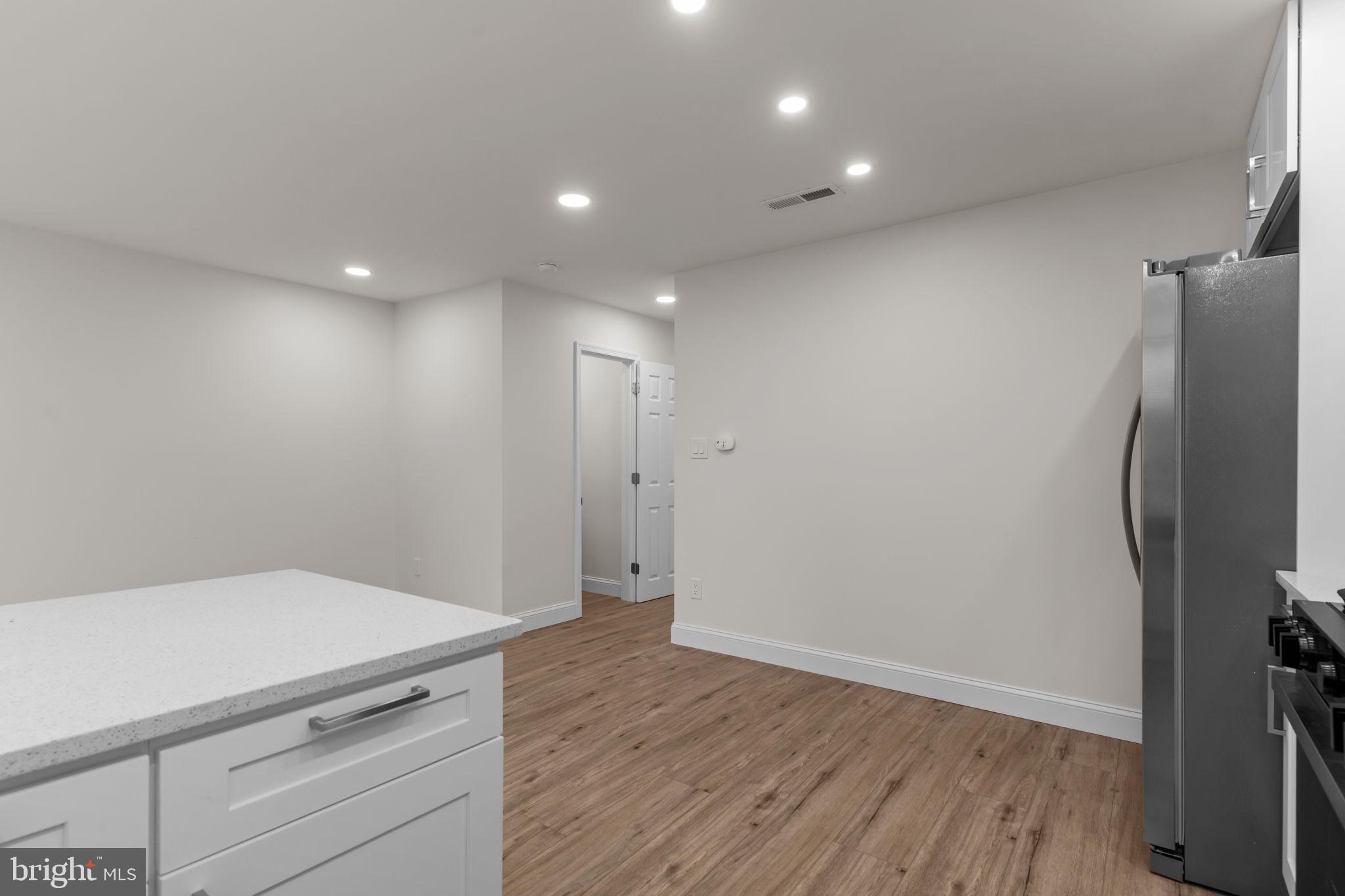 PARKWOOD - Residential Lease