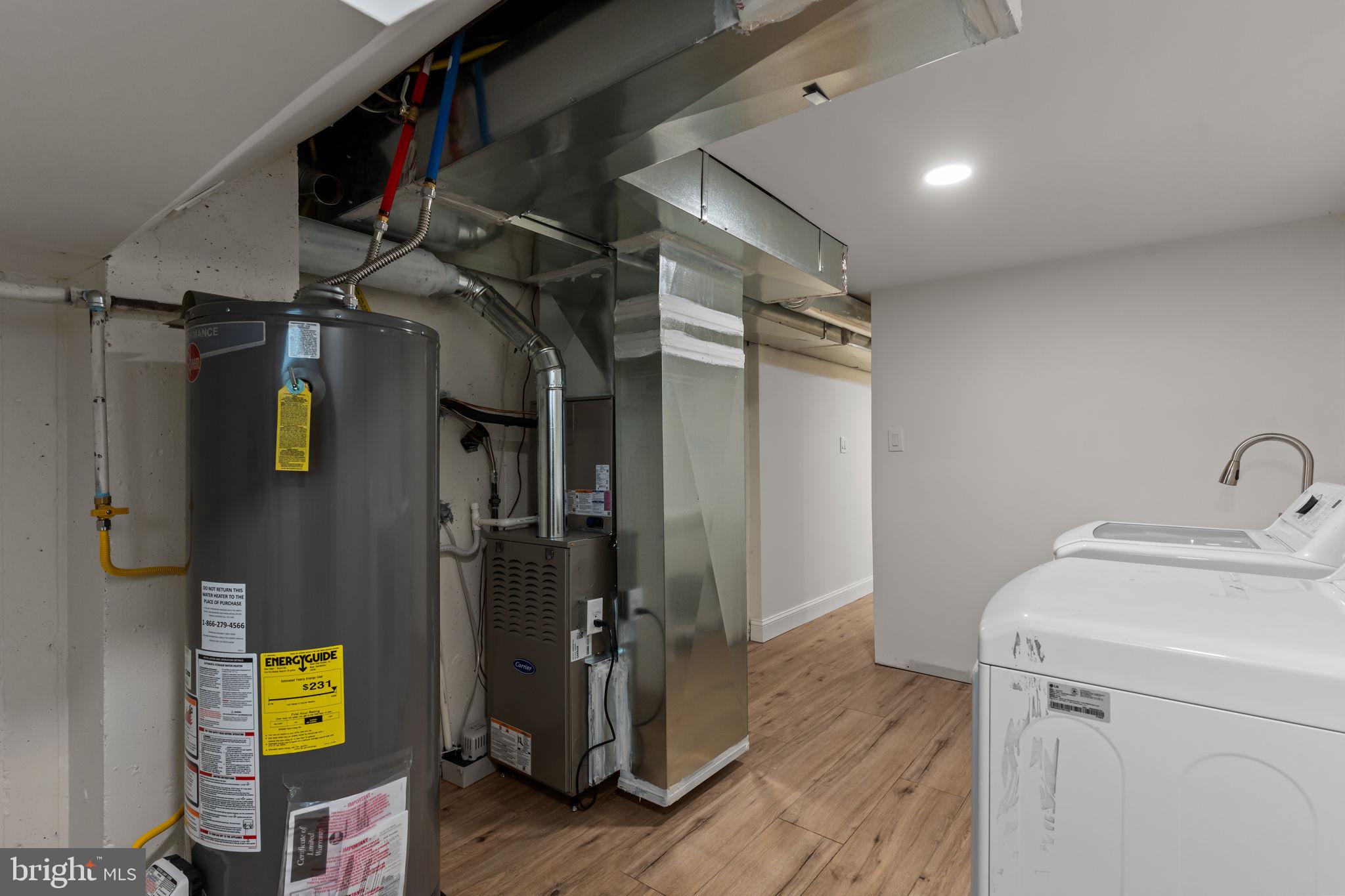 PARKWOOD - Residential Lease