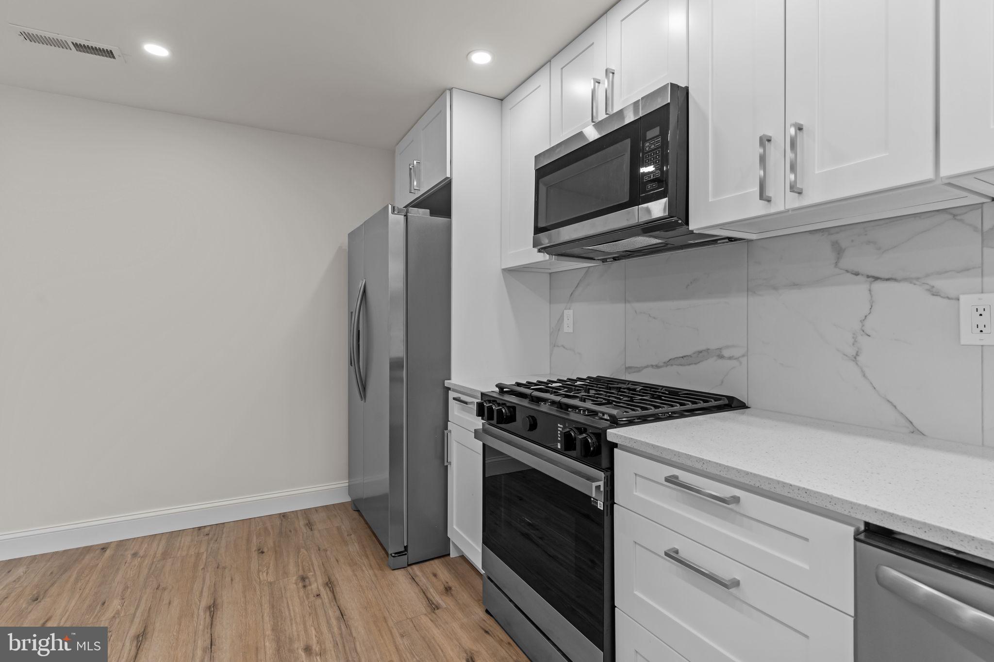 PARKWOOD - Residential Lease