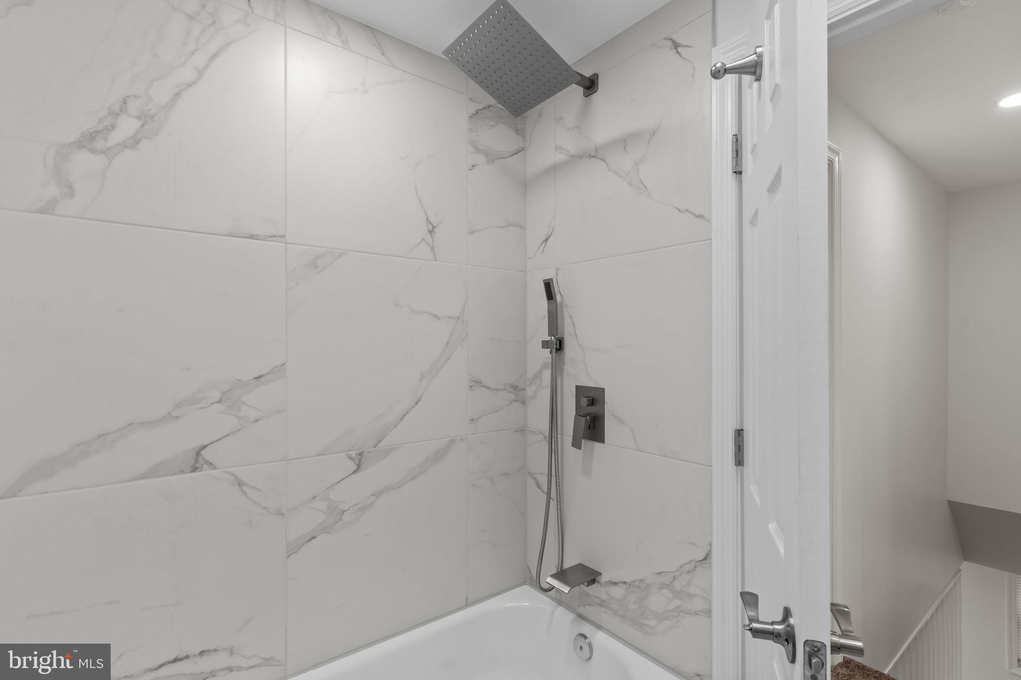 PARKWOOD - Residential Lease