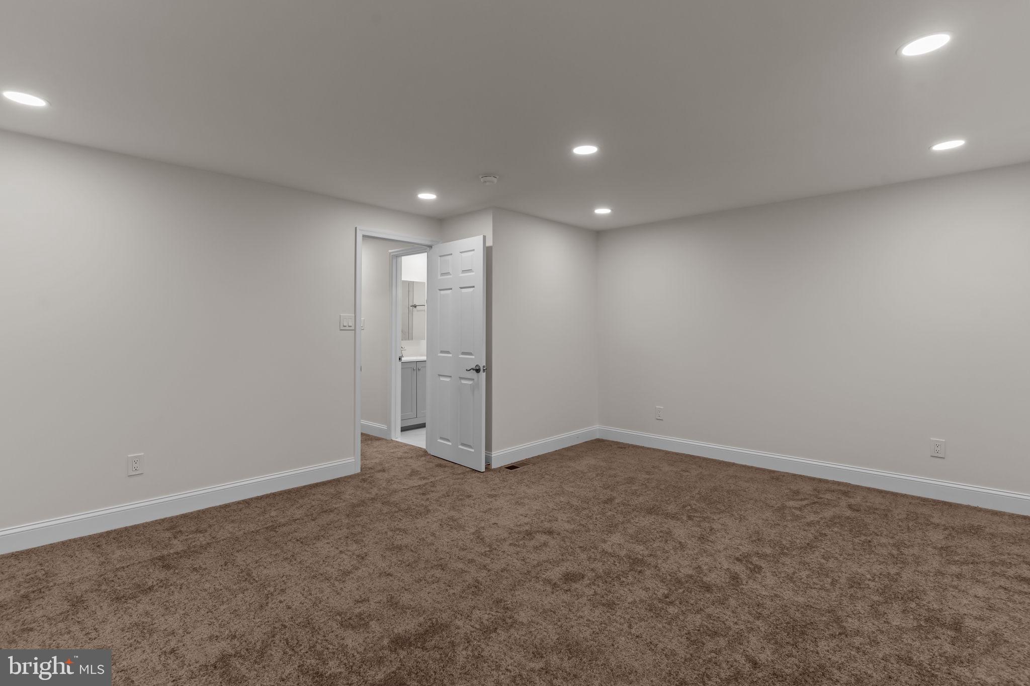 PARKWOOD - Residential Lease