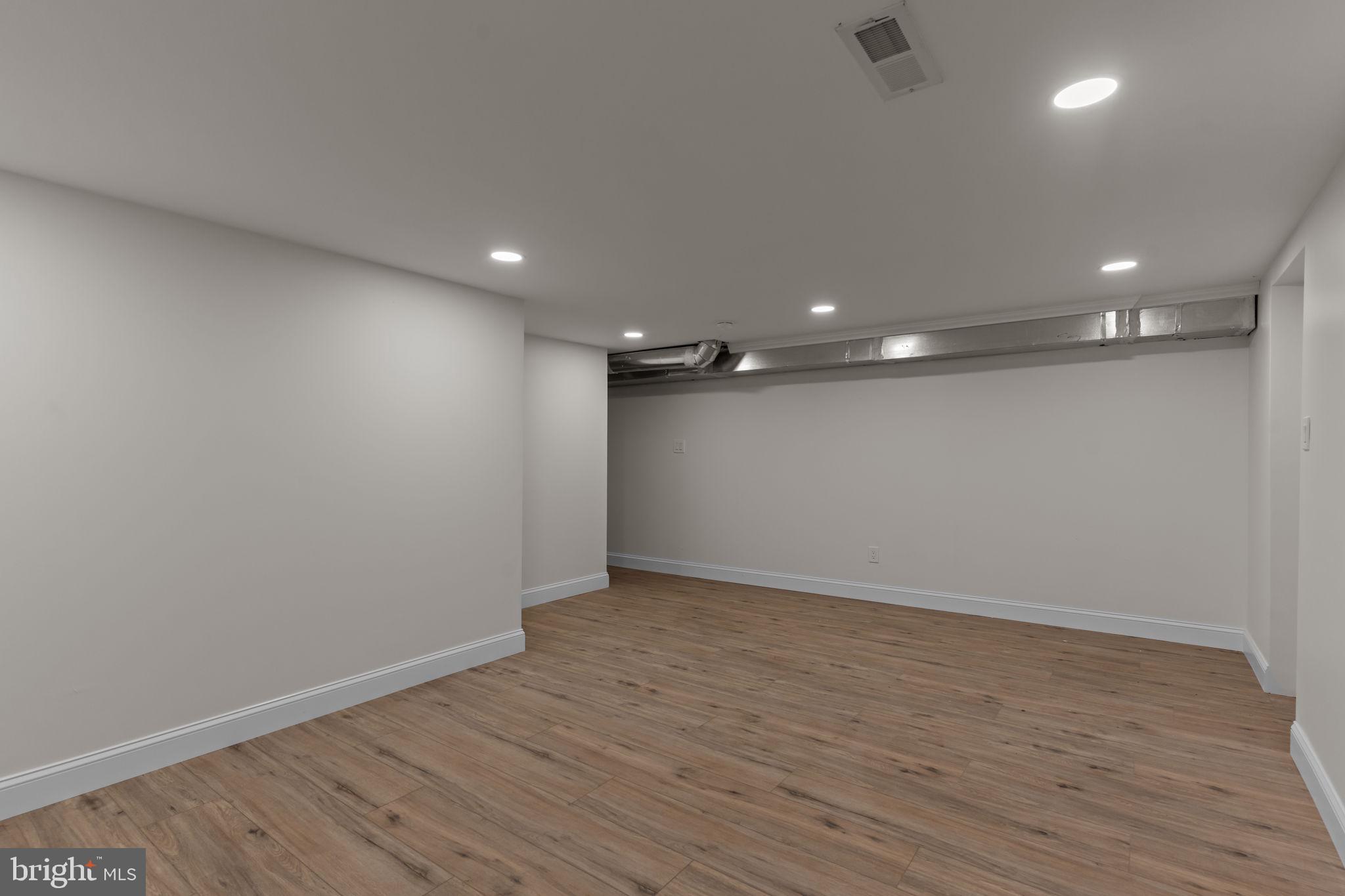 PARKWOOD - Residential Lease