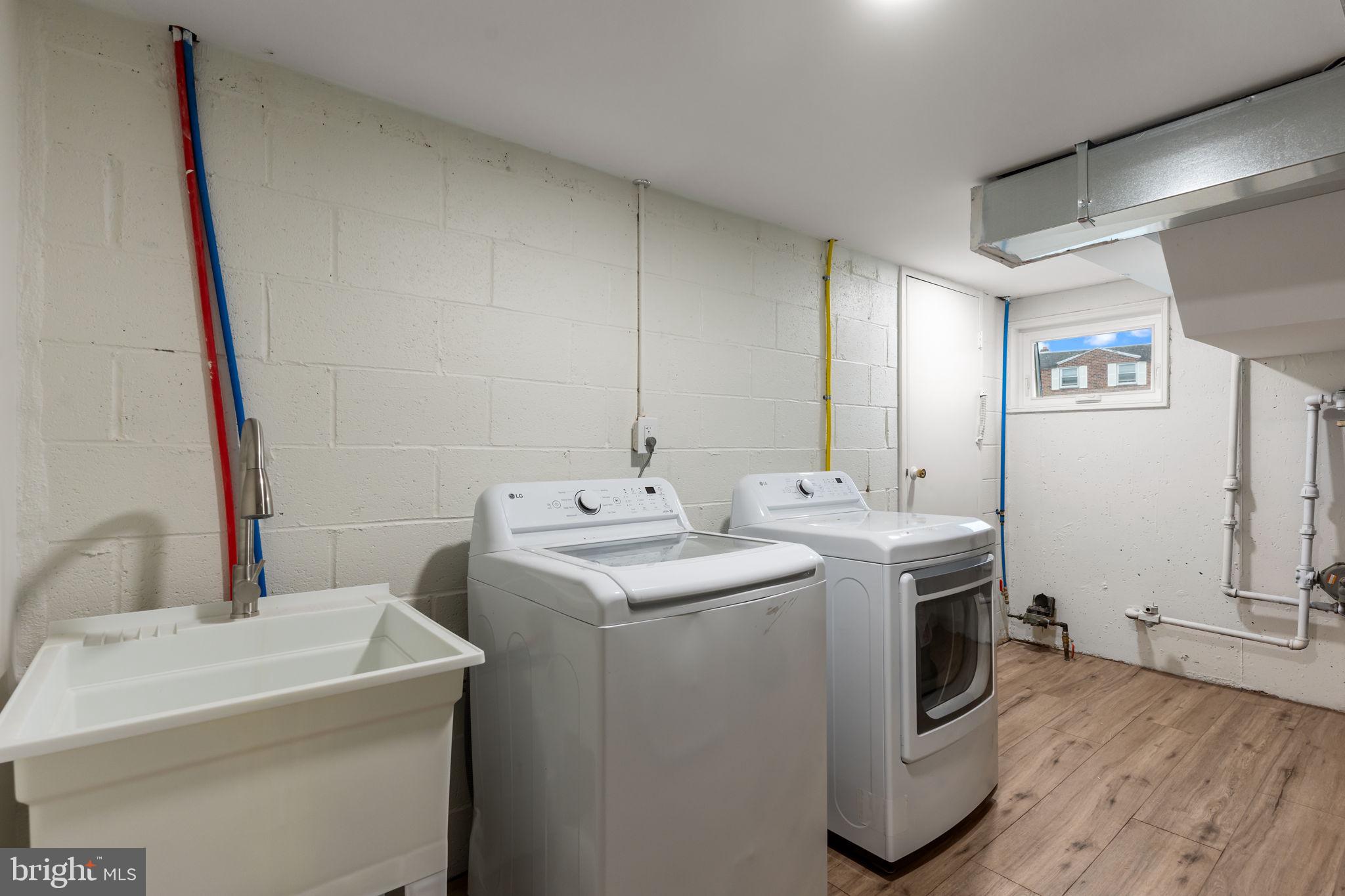 PARKWOOD - Residential Lease