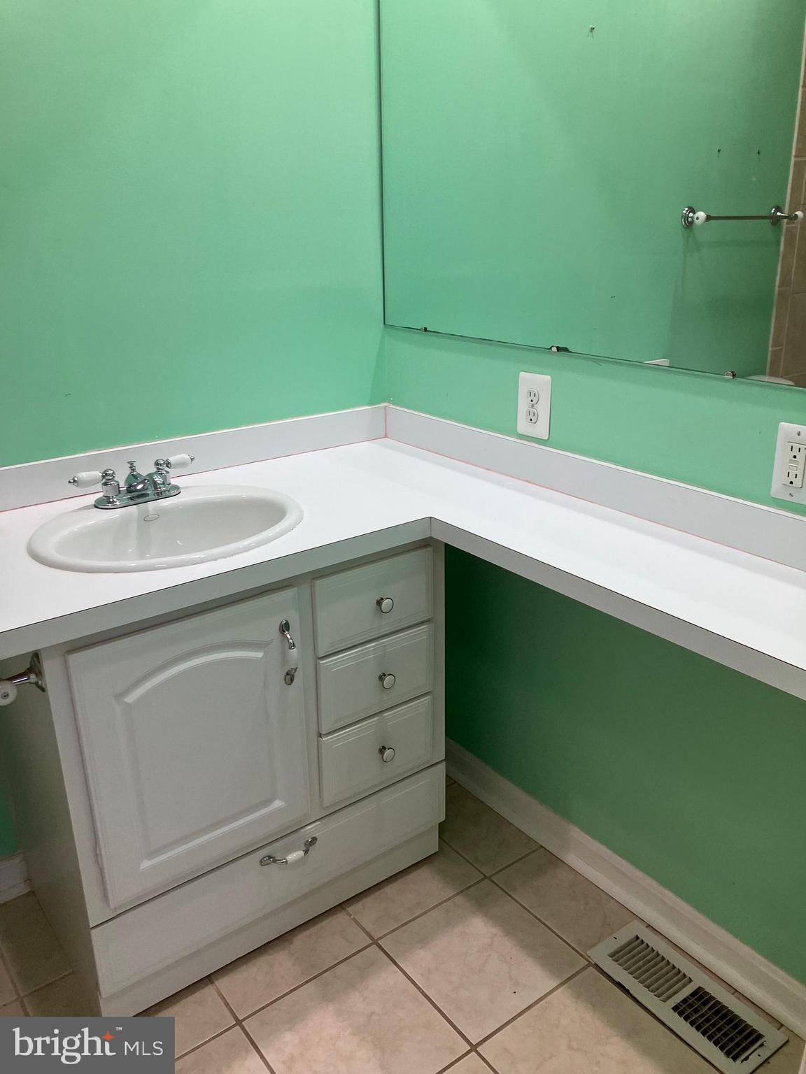 FOUR SEASONS ESTATES - Residential