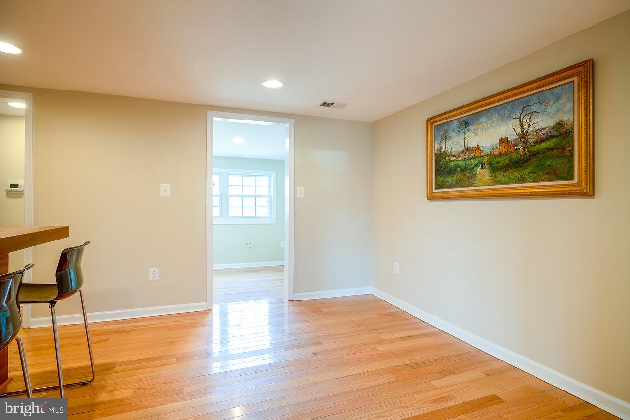 POOLESVILLE OUTSIDE - Residential