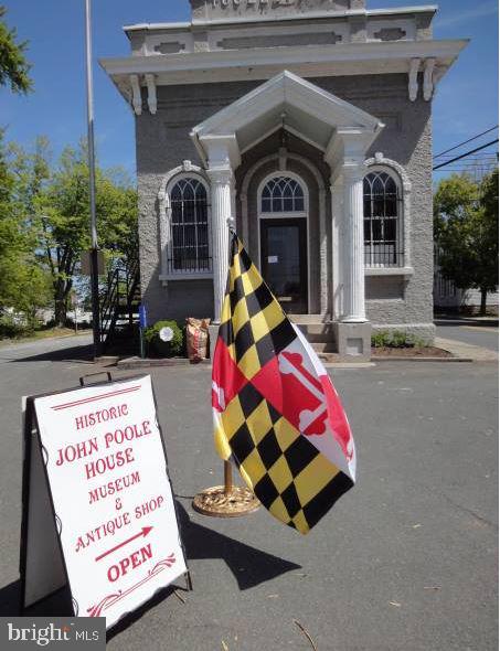POOLESVILLE OUTSIDE - Residential